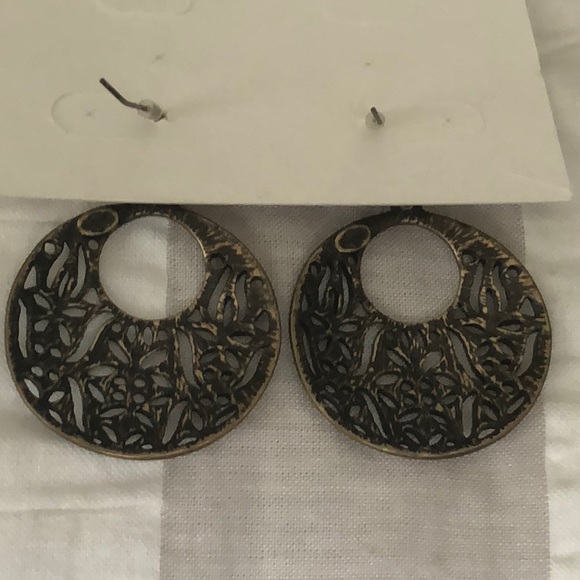 EUC - Premier Designs Old World Brass Earrings - Picture 4 of 4
